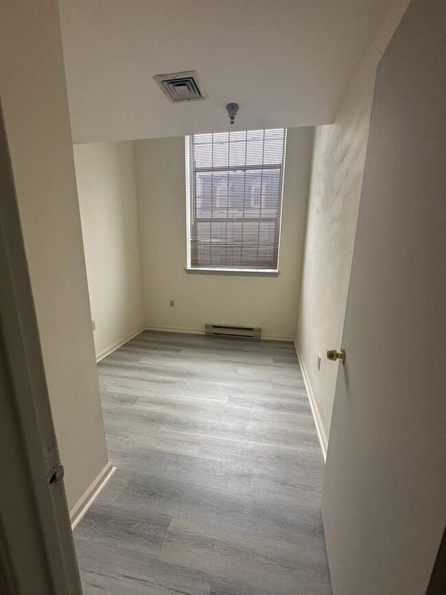 Building Photo - 149 Wilson St