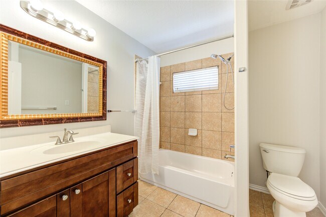 Building Photo - 24615 Lakecrest Bend Dr