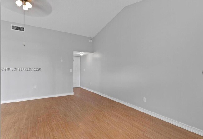 Building Photo - 1331 S Franklin Ave
