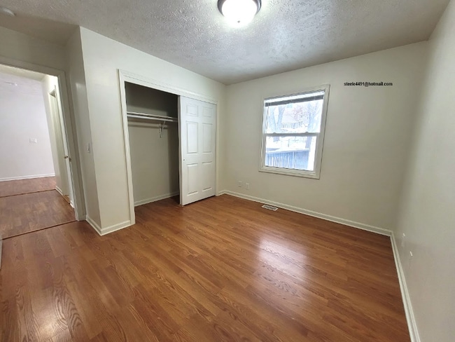 Building Photo - 2806 Janan Dr