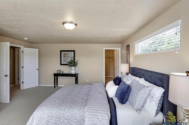 Building Photo - 848 NE Millstream Pl