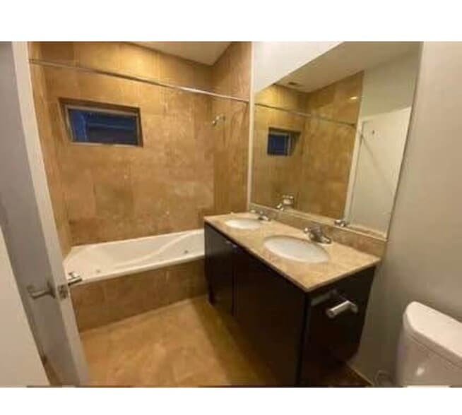 Building Photo - 1714 W Warren Blvd