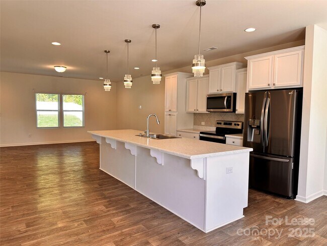 Building Photo - 5125 Saddleback Dr