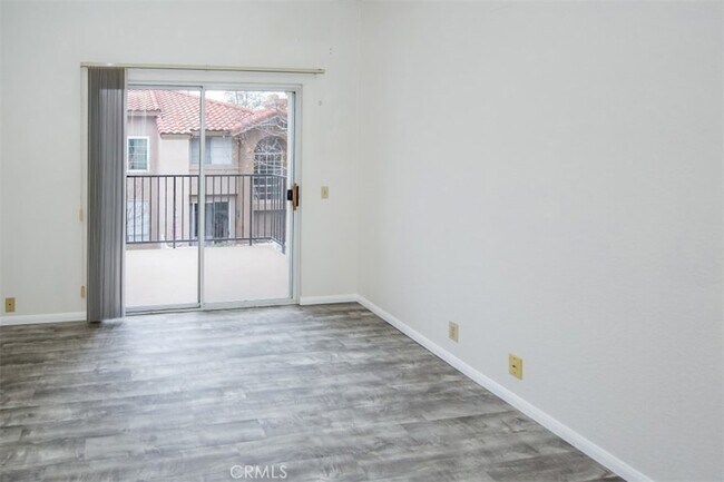 Building Photo - 29 Blue Oak