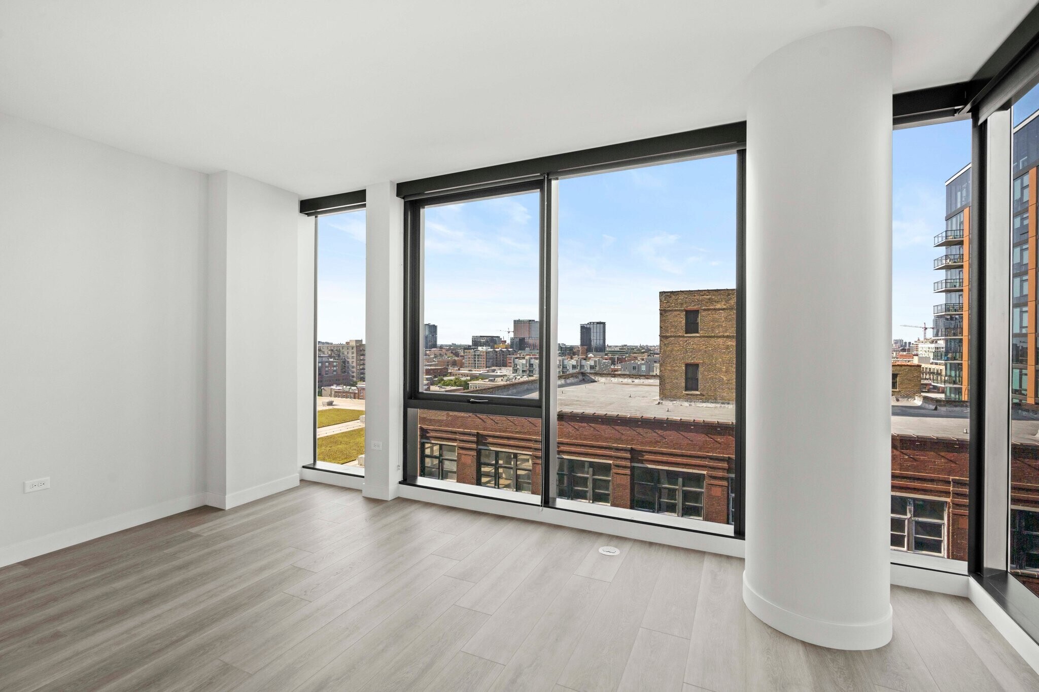 Building Photo - 1106 W Van Buren St