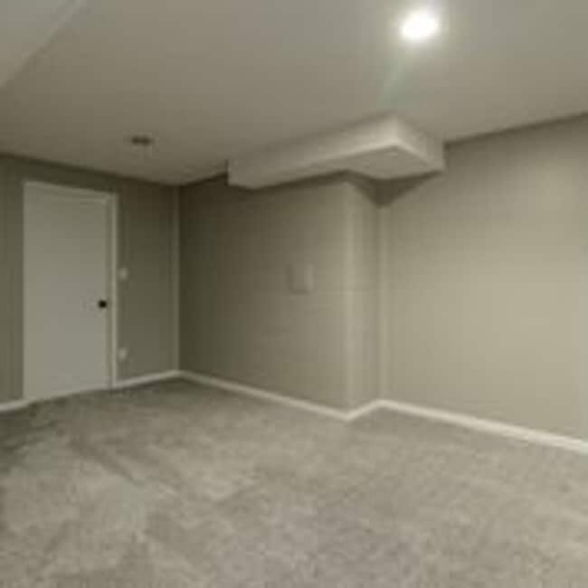Building Photo - 1510 Woodrail Ave