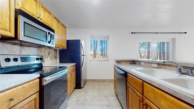 Building Photo - 15755 SW 92nd Ave