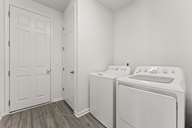 Building Photo - Serenity in Green Cove Springs!
