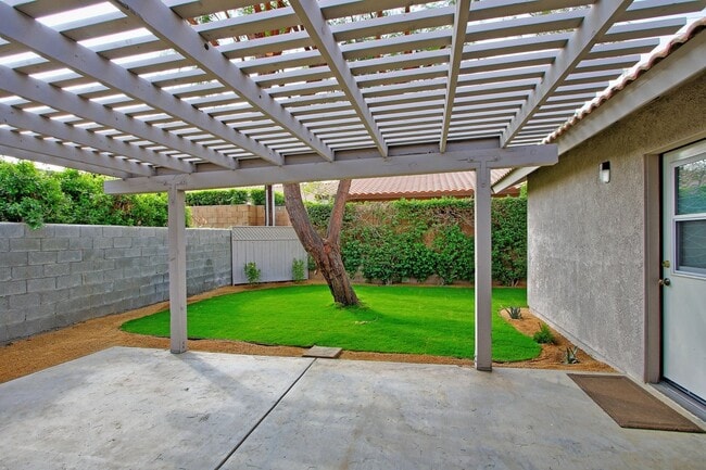 Building Photo - 78615 Bottlebrush Dr