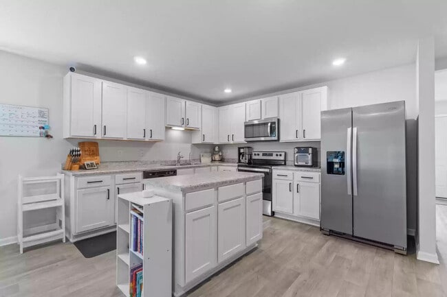 Building Photo - 82 American Ct