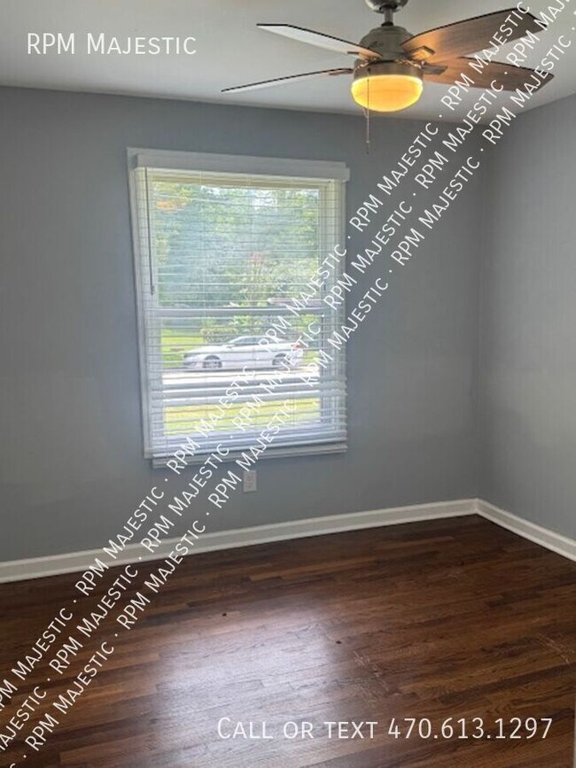 Building Photo - 2858 Marco Dr NW