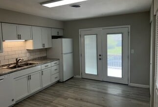 Building Photo - 2110 Saratoga Dr