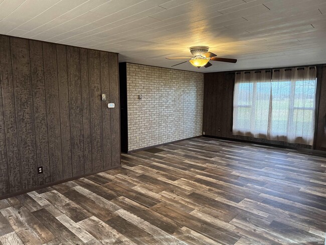 Building Photo - 2418 E 550 N