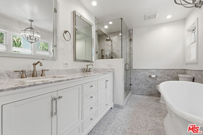 Building Photo - 5516 Bluebell Ave