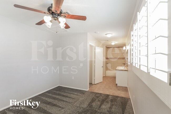 Building Photo - 1357 W Sells Dr