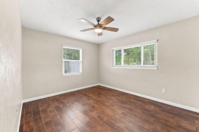 Building Photo - 7235 Orpine Dr N