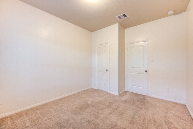 Building Photo - 734 Mill Spring Ct