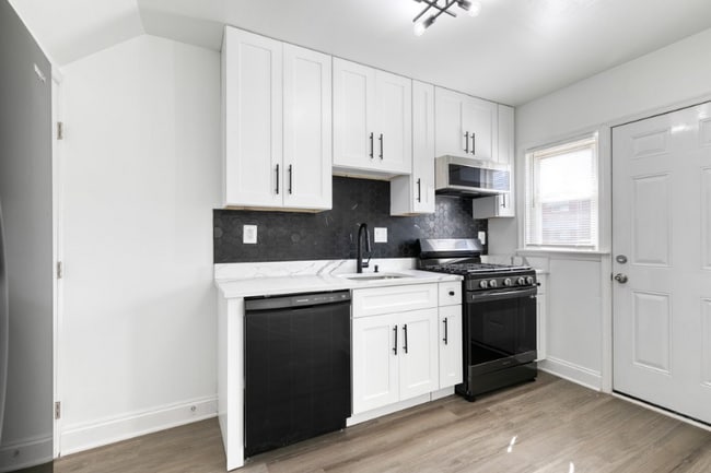 Building Photo - 2226 Redthorn Rd