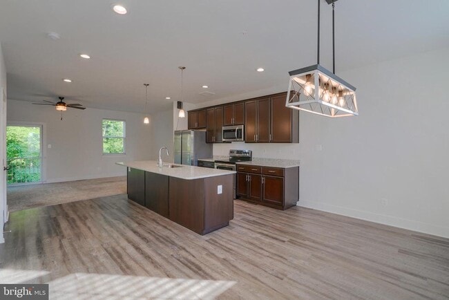 Building Photo - 617 Snapdragon Ct