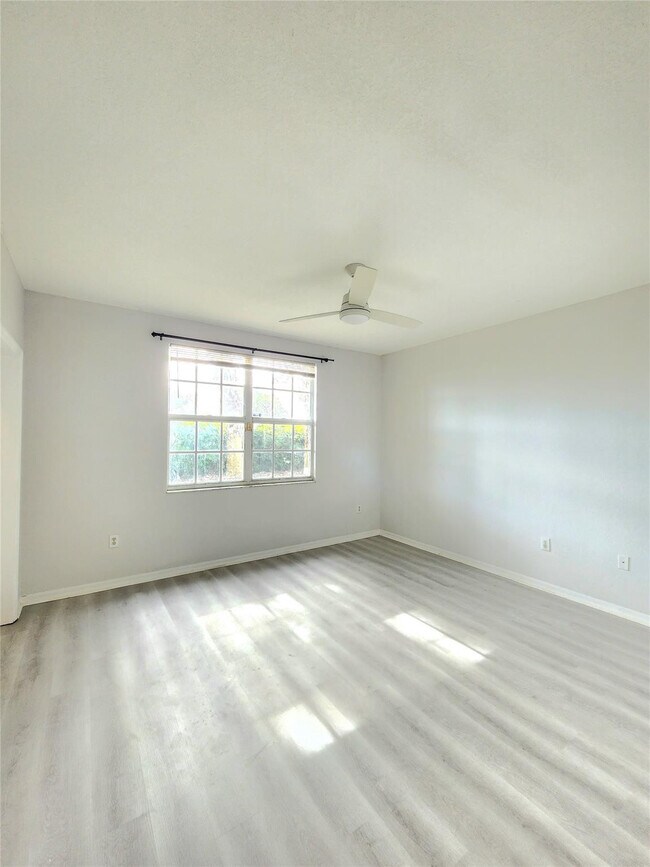 Building Photo - 15145 Michelangelo Blvd