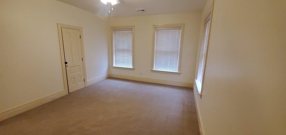 Building Photo - 1054 Cornwall Rd