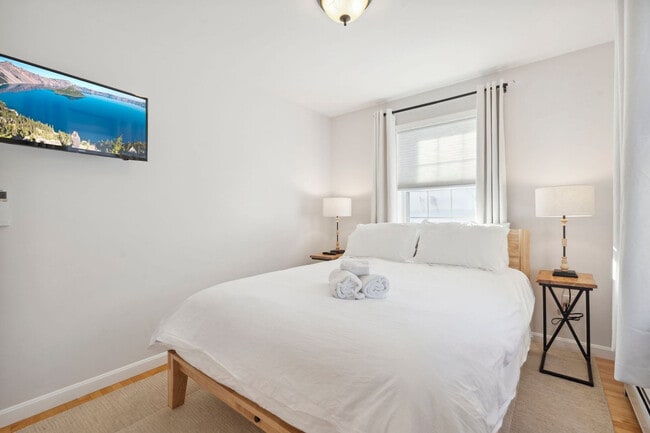 Building Photo - 589 Laconia Rd