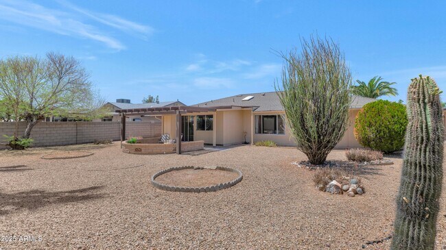 Building Photo - 17227 N Country Club Dr