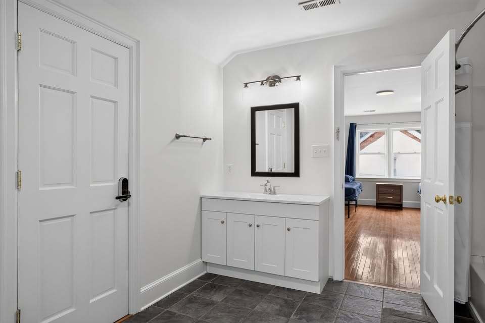 Building Photo - 443 Rollingwood Cir