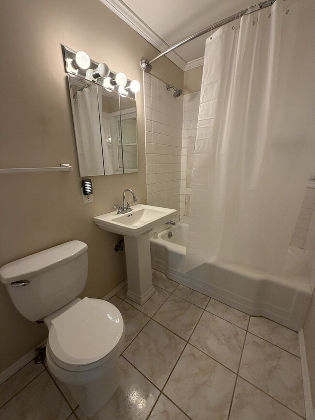 Building Photo - 1225 W Main St