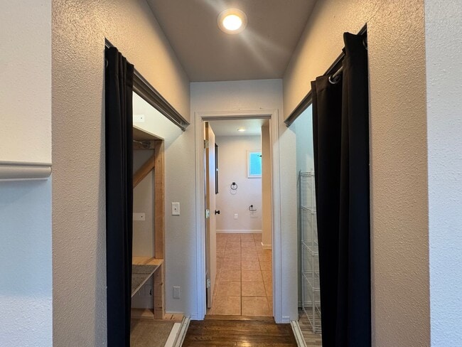 Building Photo - 3 Bedroom In East Tacoma!
