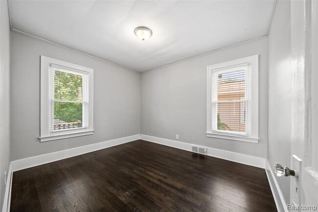 Building Photo - 242 W Webster St