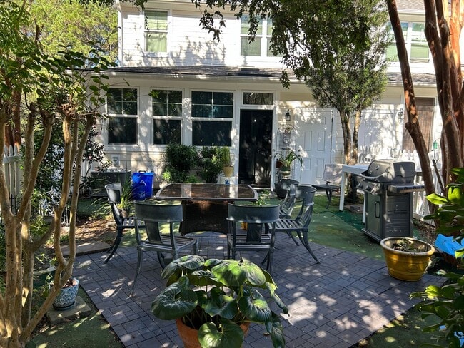 Building Photo - Fully Furnished: Stunning 3 - Bedroom 2.5 - Bath Townhome - Mt. Pleasant, SC