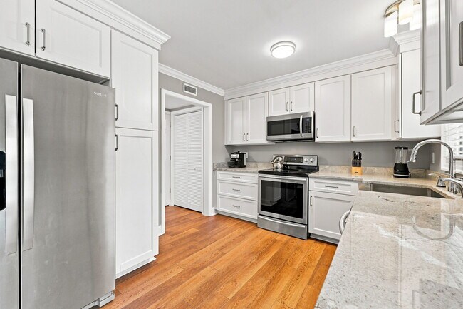 Building Photo - 126 Oakmont Dr