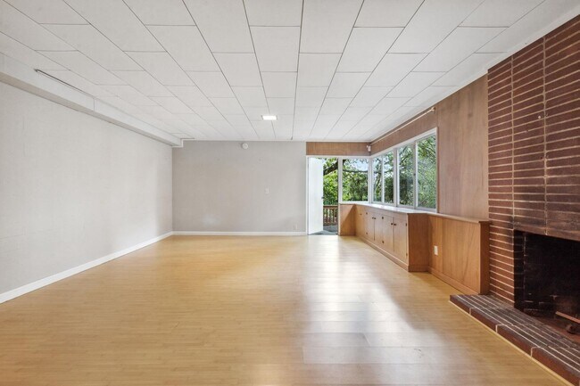 Building Photo - 5960 McAndrew Dr
