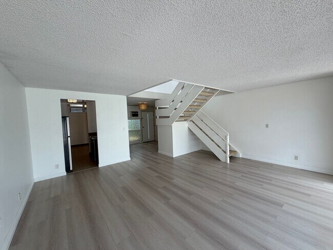 Building Photo - 95-341-341 Mahapili Ct