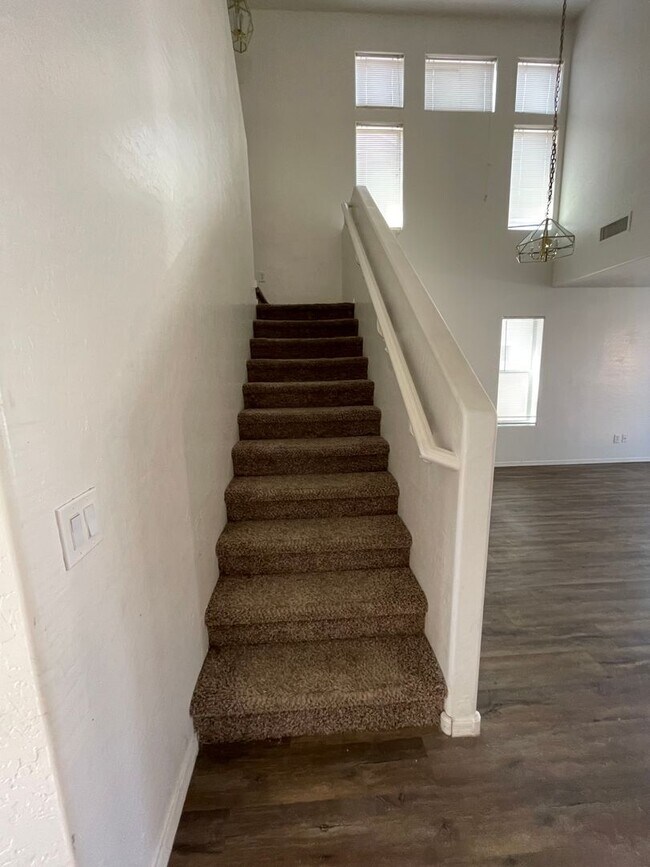 Building Photo - Massive 4 bedroom- 3 car garage- Large loft- Maricopa