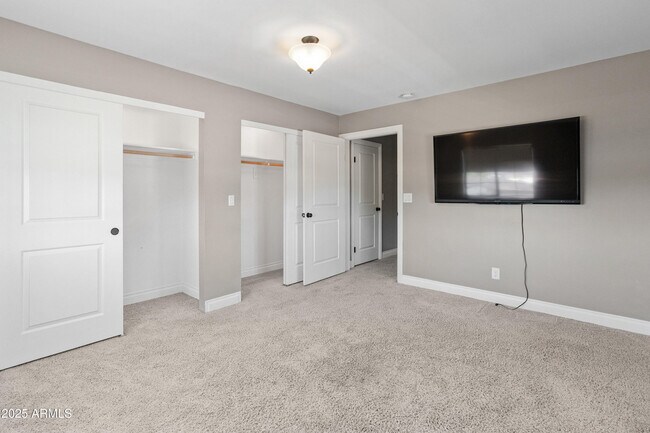 Building Photo - 4146 E Glenrosa Ave