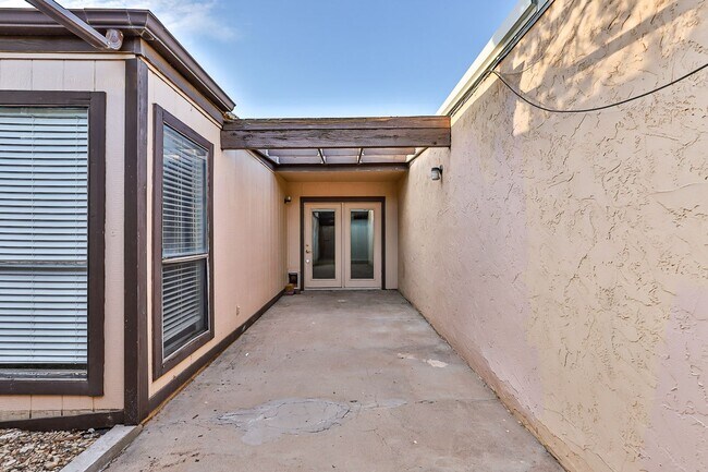Building Photo - 1/2 Off 1st months rent