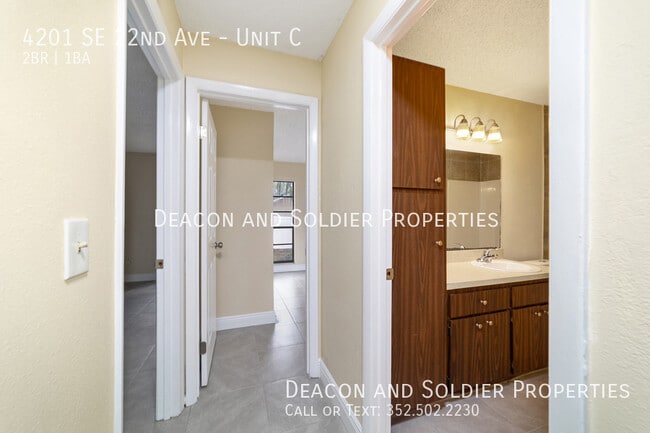 Building Photo - 4201 SE 22nd Ave