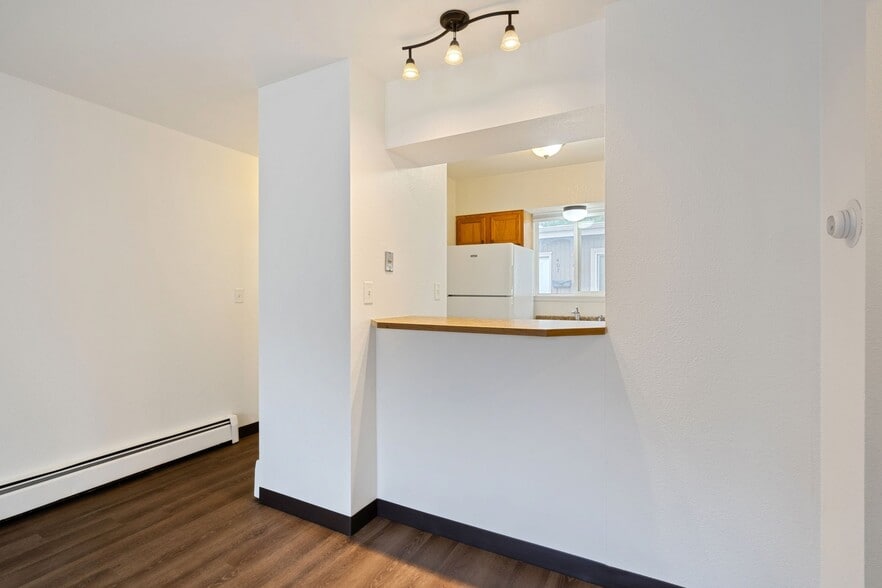 Building Photo - 405 E Thunderbird Dr