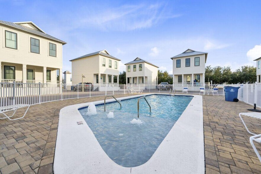 Building Photo - 7 W Gate