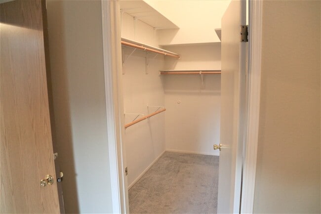 Building Photo - 3 Bed 2 Bath Home Some Utilities Included