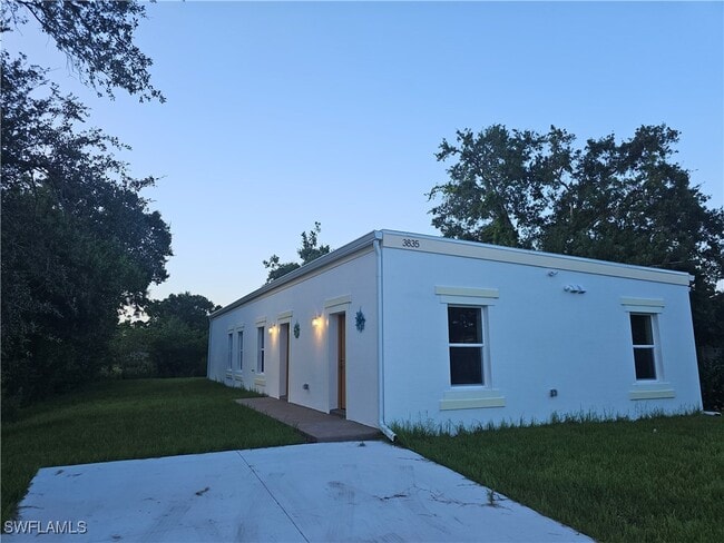 Building Photo - 3835 Lora St