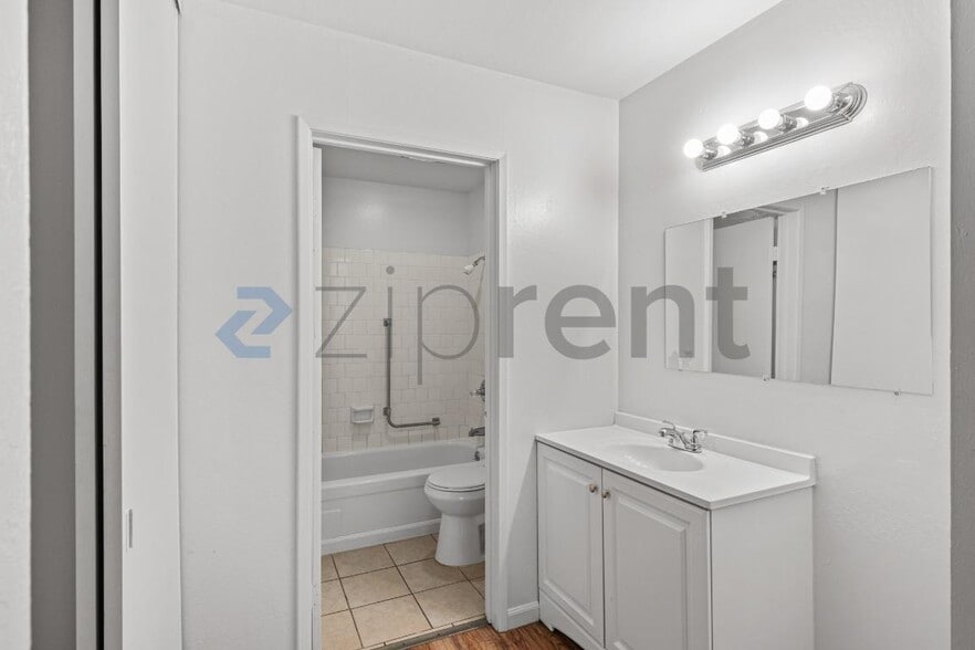 Building Photo - 100 Village Dr