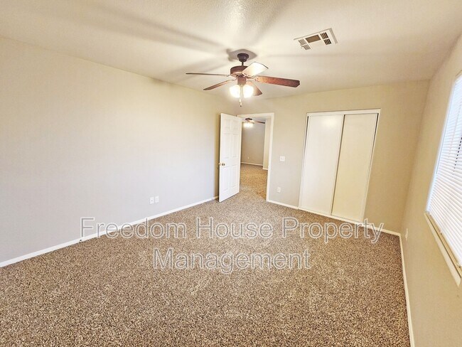 Building Photo - 200 S Mount Charleston Dr E