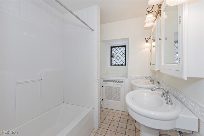 Building Photo - 7020 S Woodland Rd