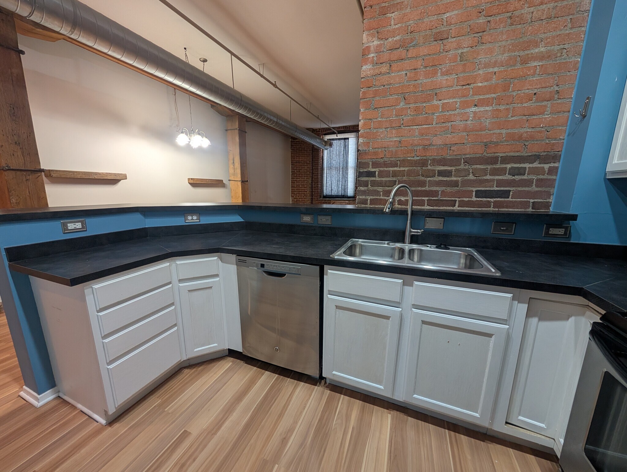 Kitchen - Counter - 200 Main St
