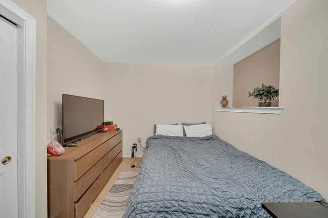 Building Photo - 439 2nd St