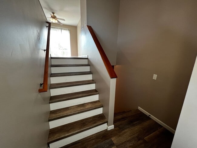 Building Photo - Bright & Beautiful 3-Bedroom Spacious, Mov...