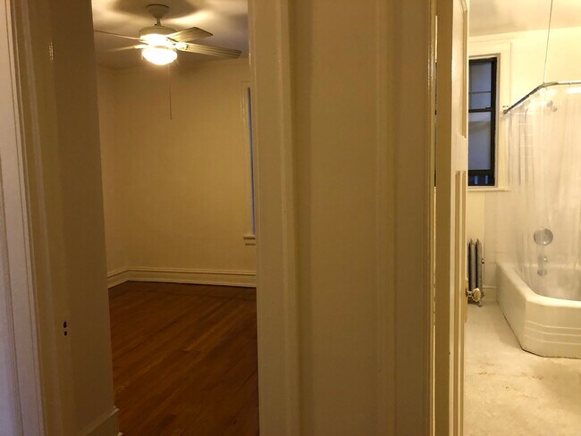 Building Photo - 1134 W Pratt Blvd
